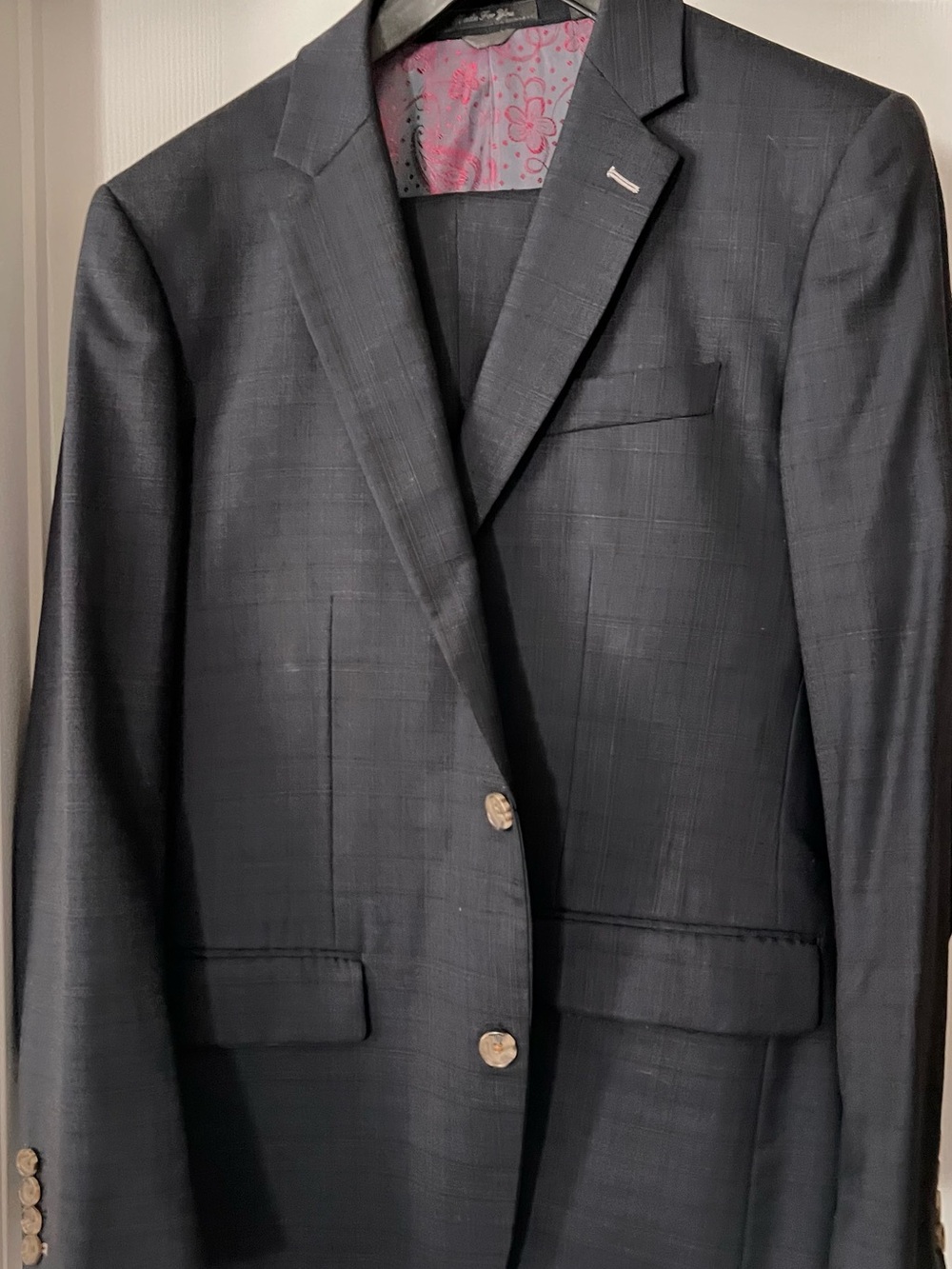Men's Dark Charcoal Modern Single-Breasted Suit with matching Pants